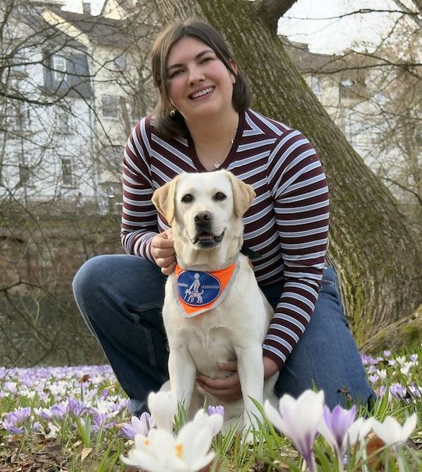 Gina Eickhoff mit ihrer Labrador Hündin